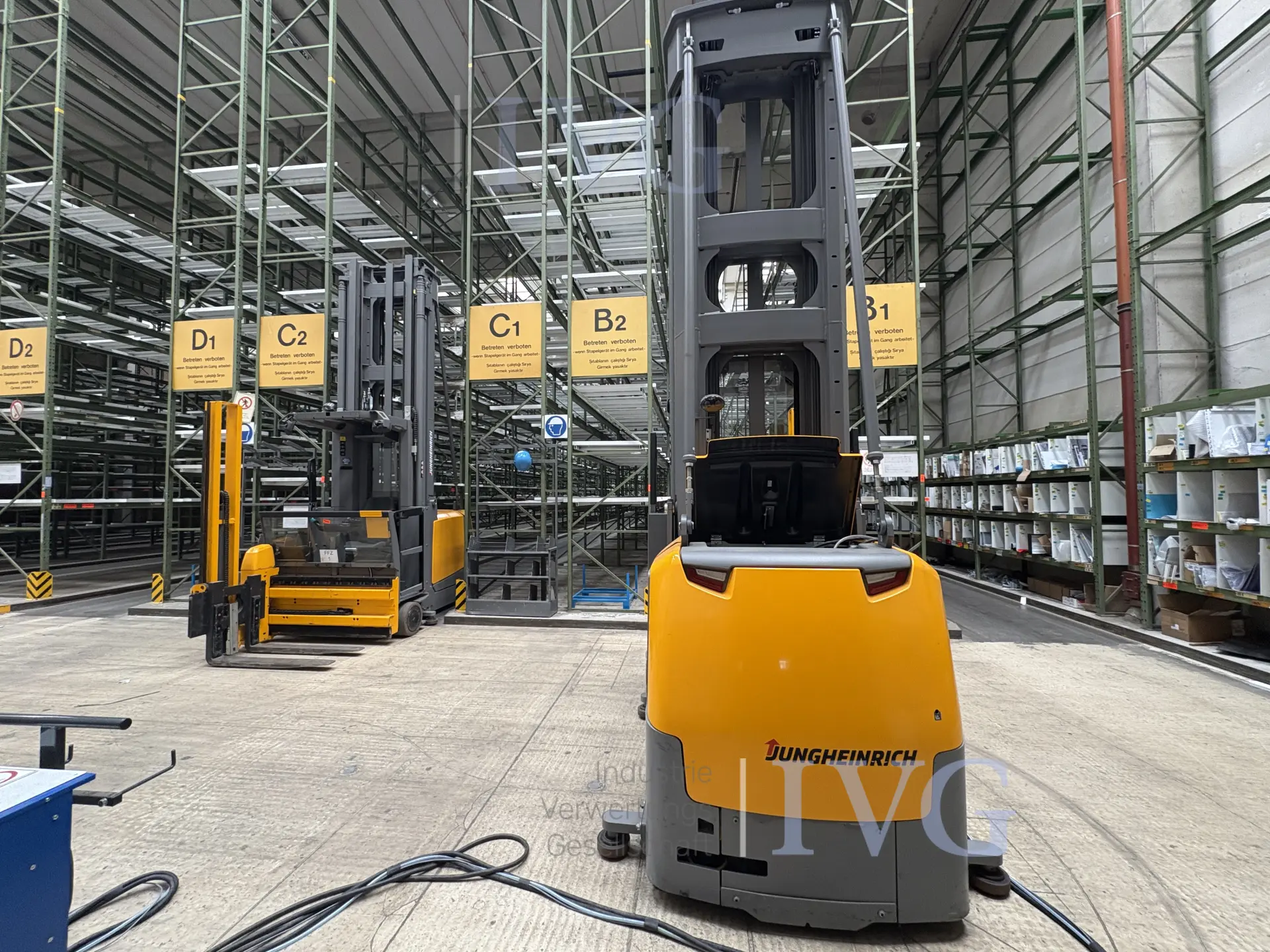 E-Schubmaststapler 1 JUNGHEINRICH EKX 516k